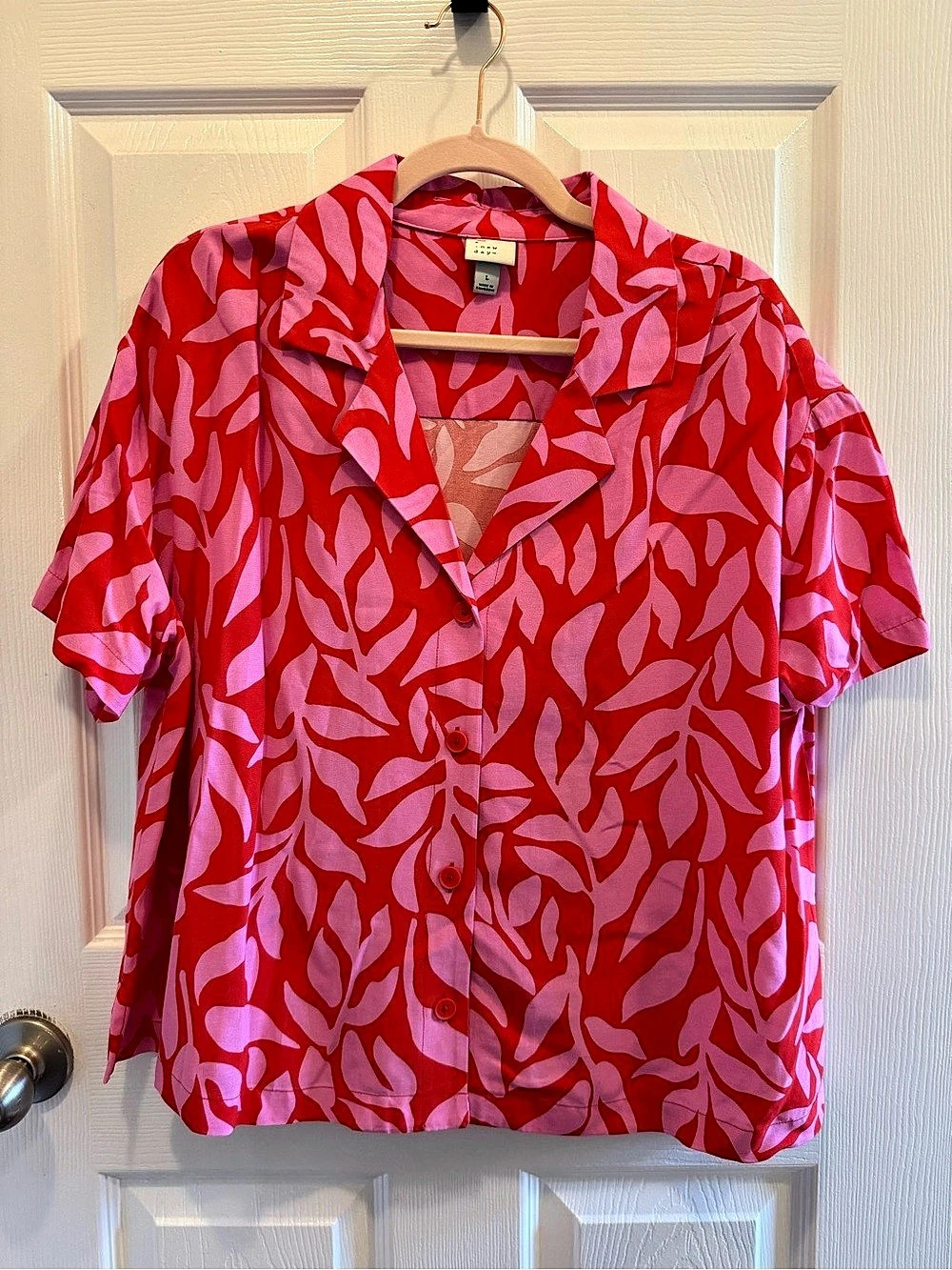 A new day Abstract Button Front Top in Red & Pink Size Large